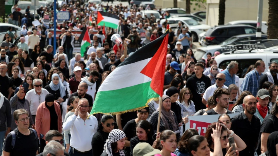 Milhares de &aacute;rabes-israelenses pedem o fim da guerra em Gaza