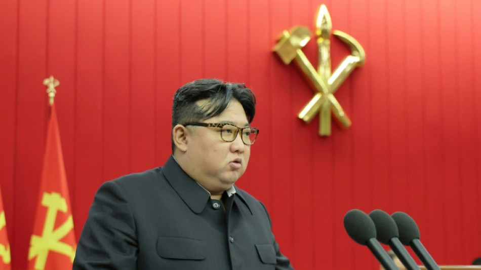 L&iacute;der norcoreano supervisa ensayo de dos misiles de crucero lanzados desde un submarino 