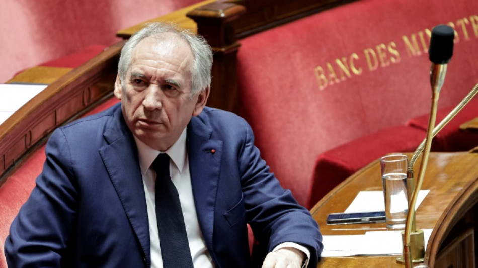 Budget, retraites: Bayrou d&eacute;voile son jeu pour tenter d'&eacute;viter la censure
