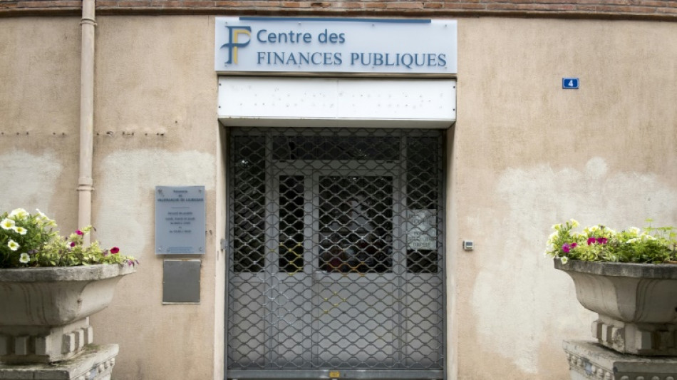 Budget: mises en garde d'Attal &agrave; Barnier, les &eacute;conomies demand&eacute;es critiqu&eacute;es