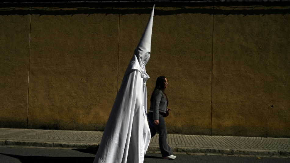  Ciudades y pueblos de Espa&ntilde;a lanzan la Semana Santa con procesiones religiosas 