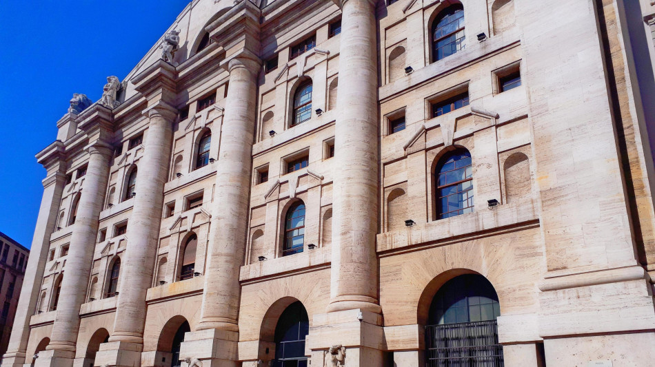 Borsa: Milano chiude in rialzo (+1,36%), sprint di Stellantis