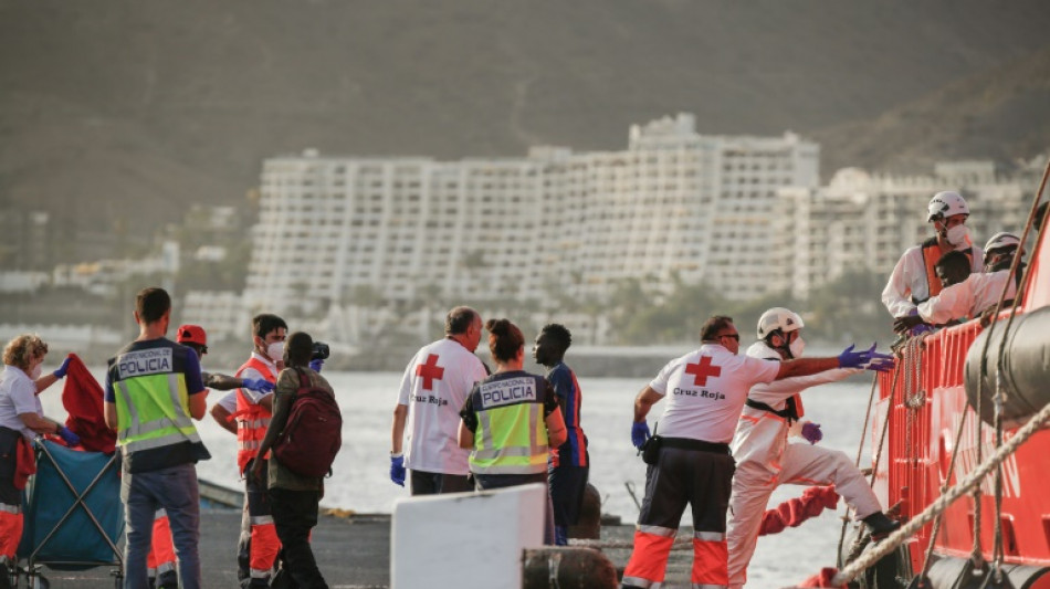 Rescatistas espa&ntilde;oles contin&uacute;an buscando a migrantes cerca de Canarias