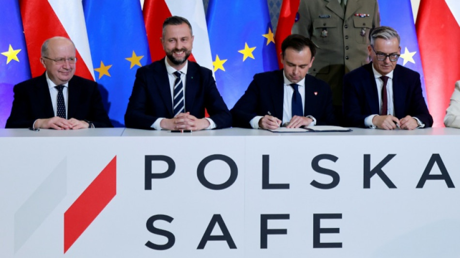  Poland signs 44-bn-euro EU defence loan deal to modernise military 