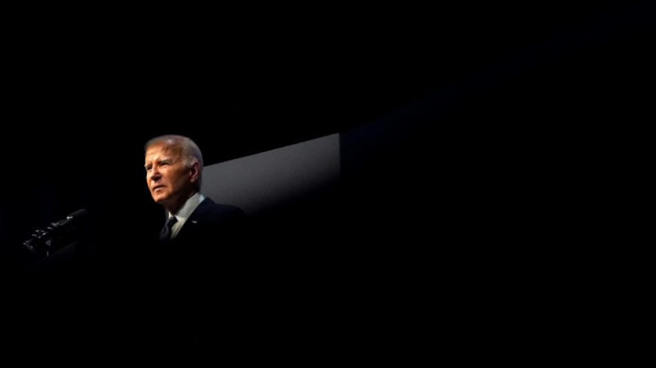 Biden r&eacute;siste et promet de "gagner" malgr&eacute; une fronde grandissante
