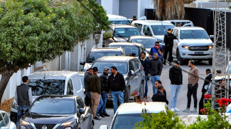 Tunisie: les autorit&eacute;s ferment les bureaux d'Ennahdha, "inqui&eacute;tude" europ&eacute;enne