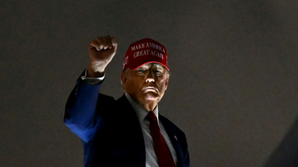"Bleibt stark": Trump setzt in Zollstreit auf Durchhalteparolen
