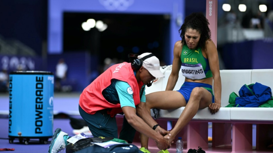 Valdileia Martins sente les&atilde;o e abandona final do salto em altura