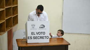 Noboa denuncia 'irregularidades' na apura&ccedil;&atilde;o de votos no Equador