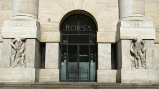 Borsa: Milano (-0,5%) incerta con l'Europa, vendite su Stm