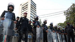 Pakistan, attacco e attentato suicida a comando polizia Peshawar