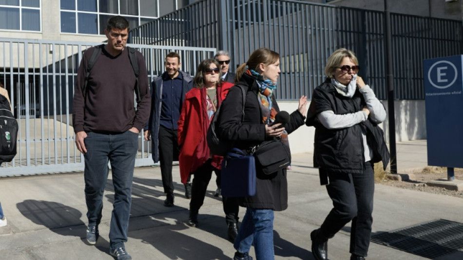Familiares de rugbiers franceses denunciados por violaci&oacute;n van a fiscal&iacute;a en Argentina