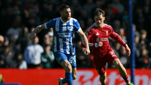 Liverpool e Chelsea perdem e abrem caminho para Aston Villa em luta por vaga na Champions