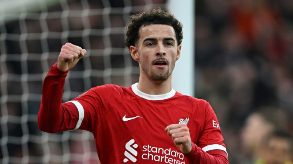 Liverpool goleia e vai &agrave;s oitavas da FA Cup; United vence com gol de Antony