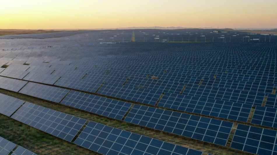 O paradoxo energ&eacute;tico da China: carv&atilde;o em alta e recorde nas energias renov&aacute;veis