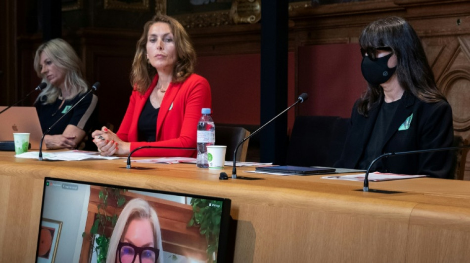  Quince mujeres exigen investigar al jefe de una agencia de modelos francesa y alegan v&iacute;nculos con Epstein 