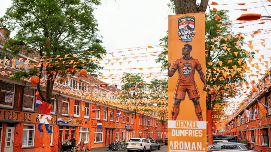  Fans hope 'Orange Street' guides Dutch to World Cup victory 